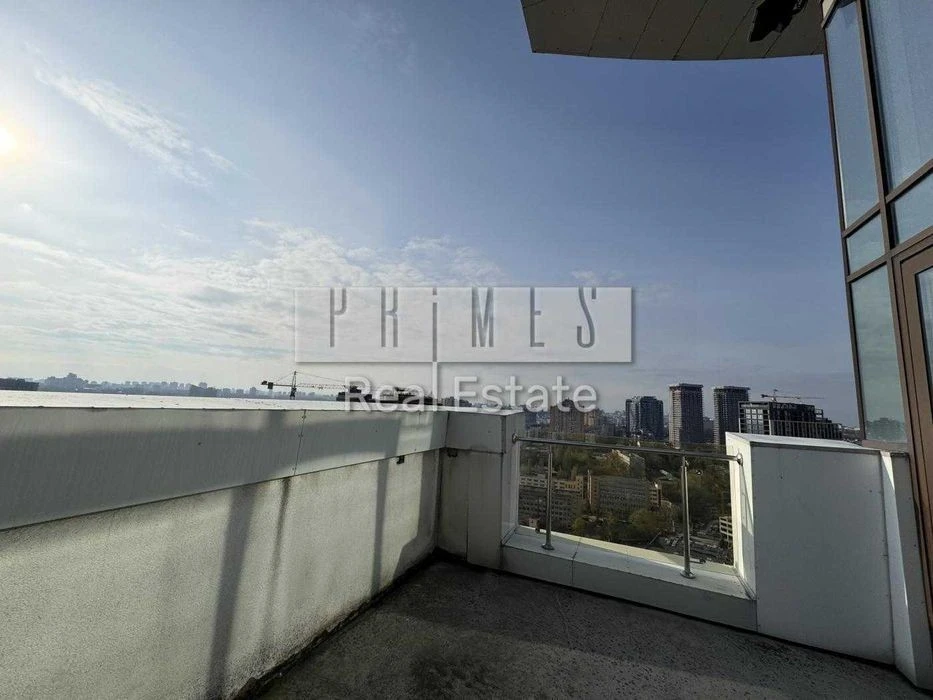 Sale of 5-room penthouse of 206 m2, Bulvar Fontanov residential complex, ul. Saperno
