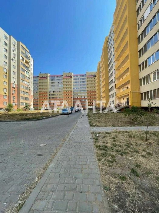 Однокомнатная. 50м.кв, выгодная цена. Торг. Программы