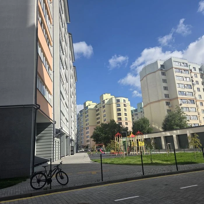 На здачі- Велика 2-кім  квартира , Кухня- студія, ГАЗ