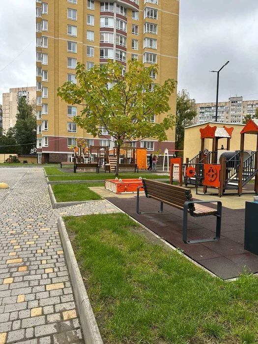 Продам просторную 1-комн. квартиру  в НОВОМ Комплексе "Сан-С