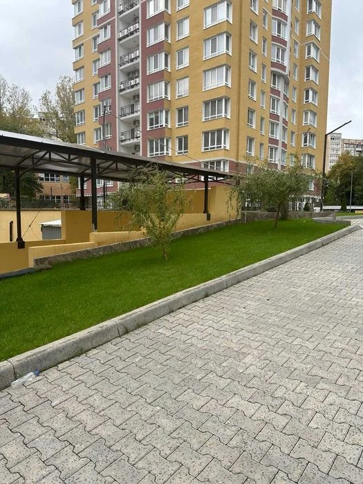 Продам просторную 1-комн. квартиру  в НОВОМ Комплексе "Сан-С