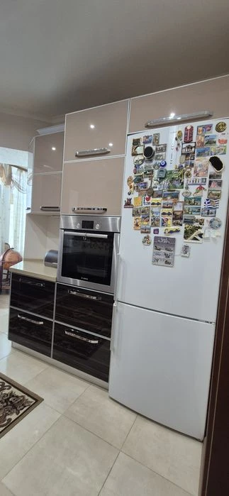 Продаж 4-кімнатної квартири у престижному будинку на Петропа