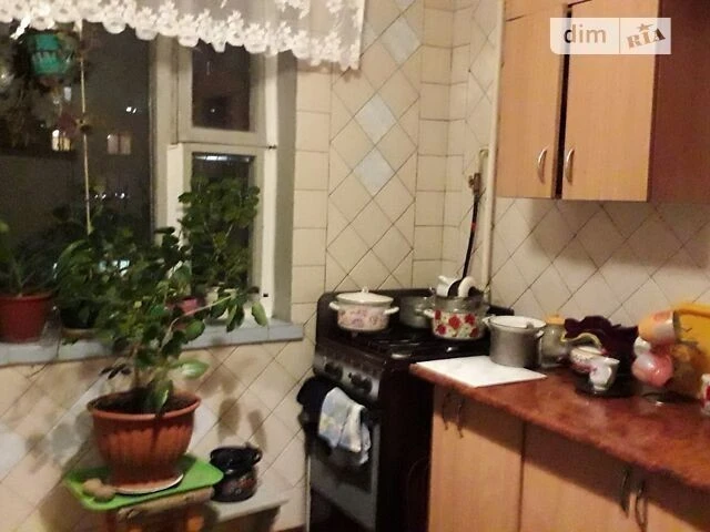 Здам в оренду кімнату на вул. Чистяківська 7 довгостроково •