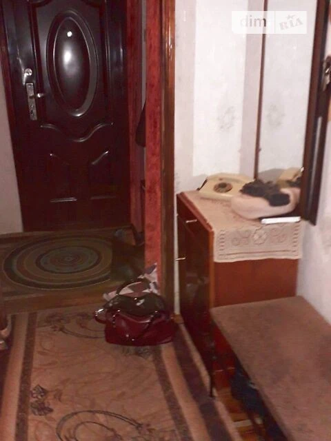 Здам в оренду кімнату на вул. Чистяківська 7 довгостроково •