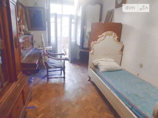 Здам в оренду кімнату на вул. Маричанська 5 довгостроково •