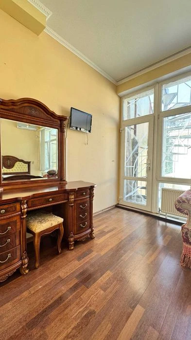 Продам сучасний таунхаус із власним критим басейном на 7-й с