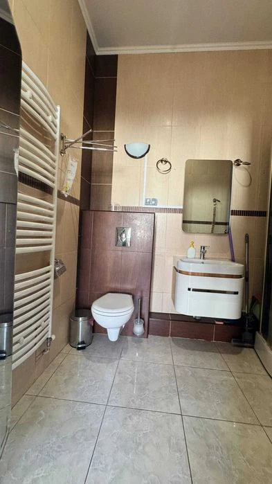 Продам сучасний таунхаус із власним критим басейном на 7-й с