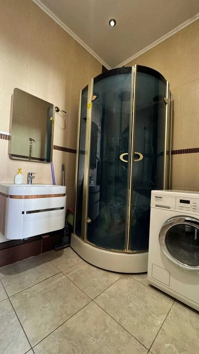 Продам сучасний таунхаус із власним критим басейном на 7-й с