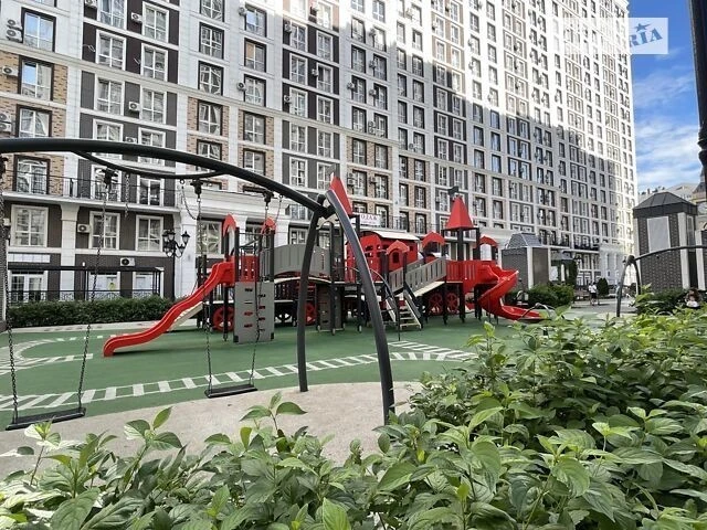 Продаж 3к квартири 61 кв. м на вул. Михайла Максимовича 26Г