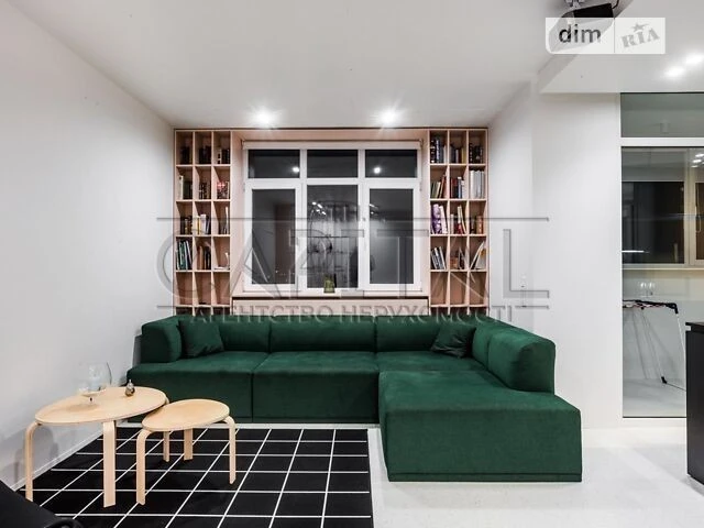 Продаж 3к квартири 81 кв. м на вул. пр-т Комарова Космонавта