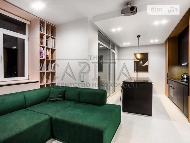 Продаж 3к квартири 81 кв. м на вул. пр-т Комарова Космонавта