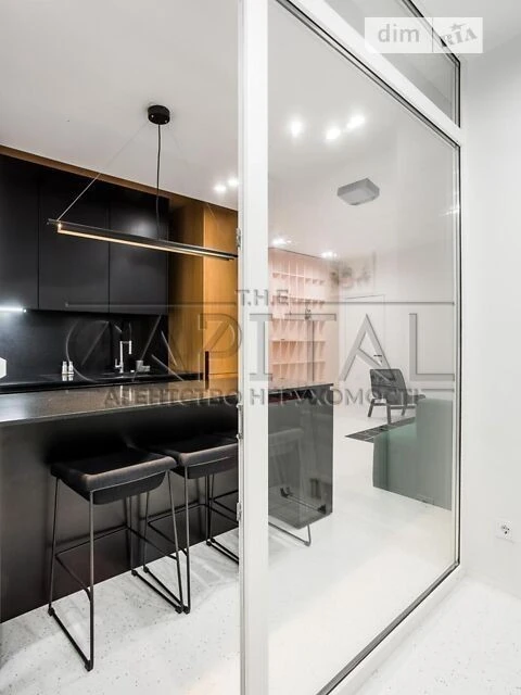 Продаж 3к квартири 81 кв. м на вул. пр-т Комарова Космонавта