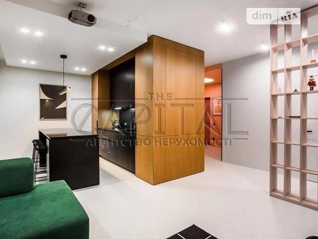 Продаж 3к квартири 81 кв. м на вул. пр-т Комарова Космонавта