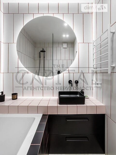 Продаж 3к квартири 81 кв. м на вул. пр-т Комарова Космонавта