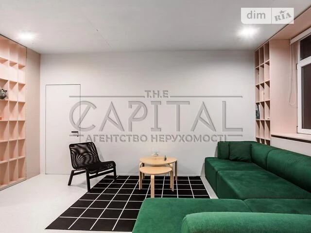 Продаж 3к квартири 81 кв. м на вул. пр-т Комарова Космонавта