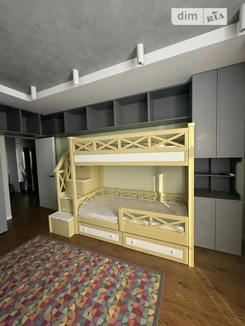 Продаж 2к квартири 74 кв. м на вул. Регенераторна 4 корпус 1