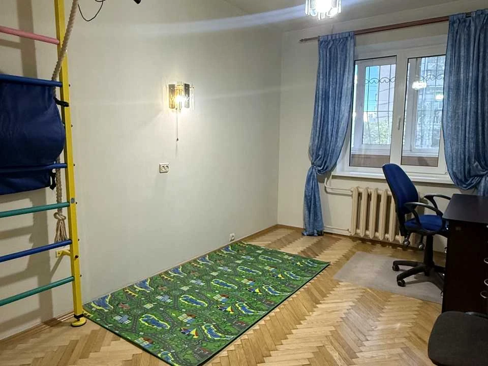 Квартира. Київ, Драгоманова вул.