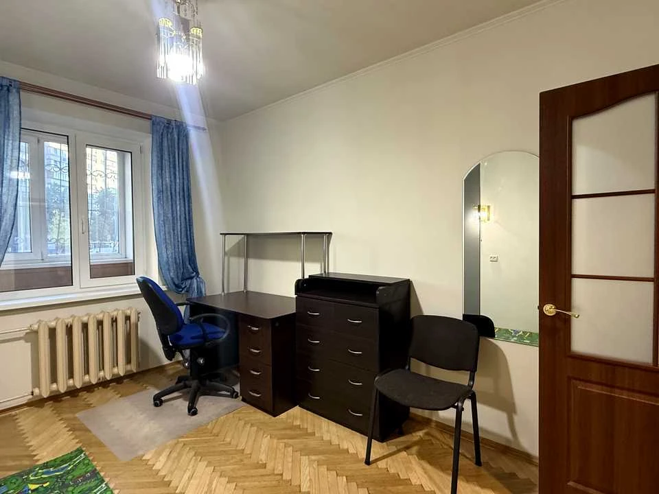 Квартира. Київ, Драгоманова вул.