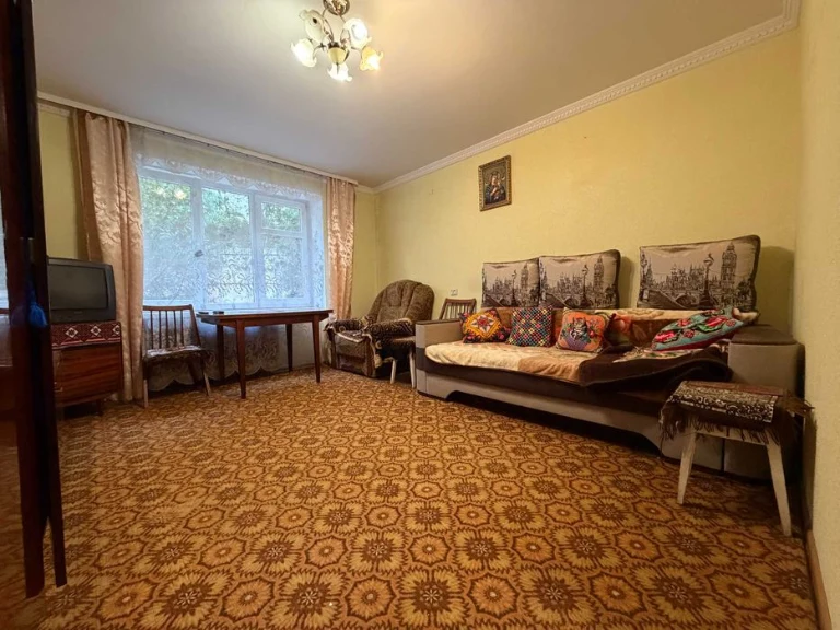 Продаж 1 кім. квартири по вул. Пасічна (біля парку) БЕЗ комі