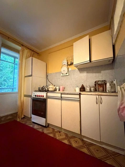 Продаж 1 кім. квартири по вул. Пасічна (біля парку) БЕЗ комі