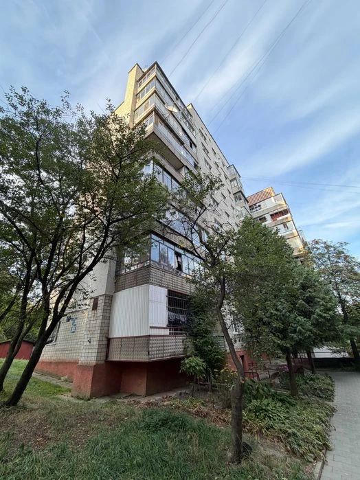 Продаж 1 кім. квартири по вул. Пасічна (біля парку) БЕЗ комі