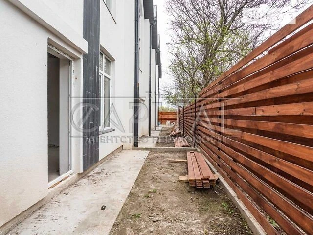 Продаж 3 поверхового будинку з ділянкою на 0.5 соток, 89 кв.