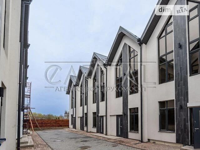 Продаж 3 поверхового будинку з ділянкою на 0.5 соток, 89 кв.