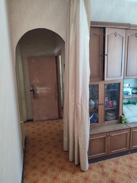 Продам 2 кімнатну квартиру свій гараж .