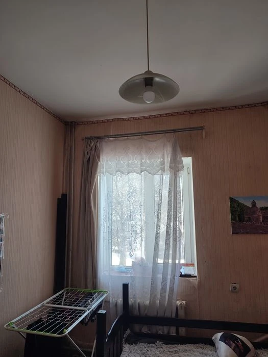 Продам 2 кімнатну квартиру свій гараж .
