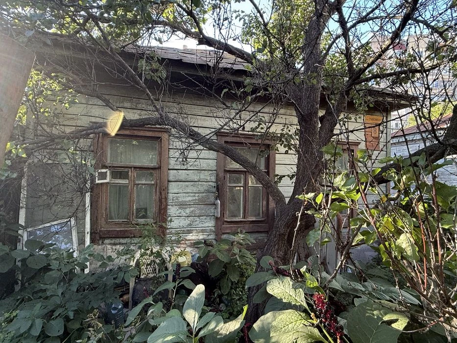 Продам частину будинку+ 2.5 соткі землі  вул Гетьмана Полубо