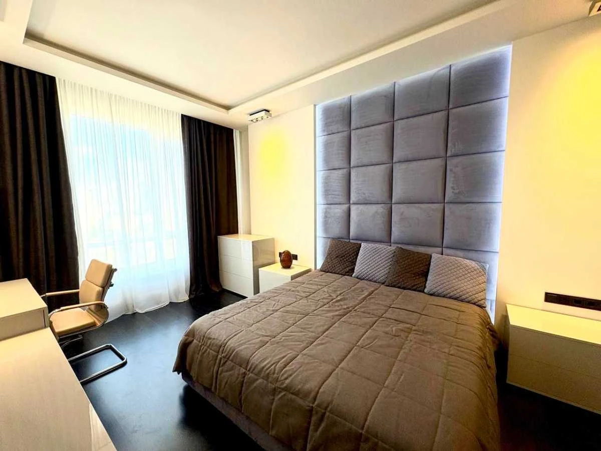 Аренда 3-комнатной квартиры 120 м², Василия Тютюнника ул., 3