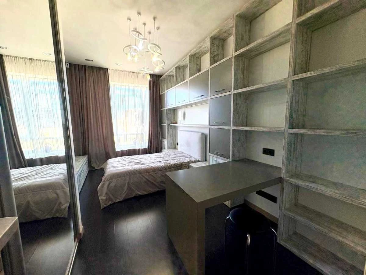 Аренда 3-комнатной квартиры 120 м², Василия Тютюнника ул., 3