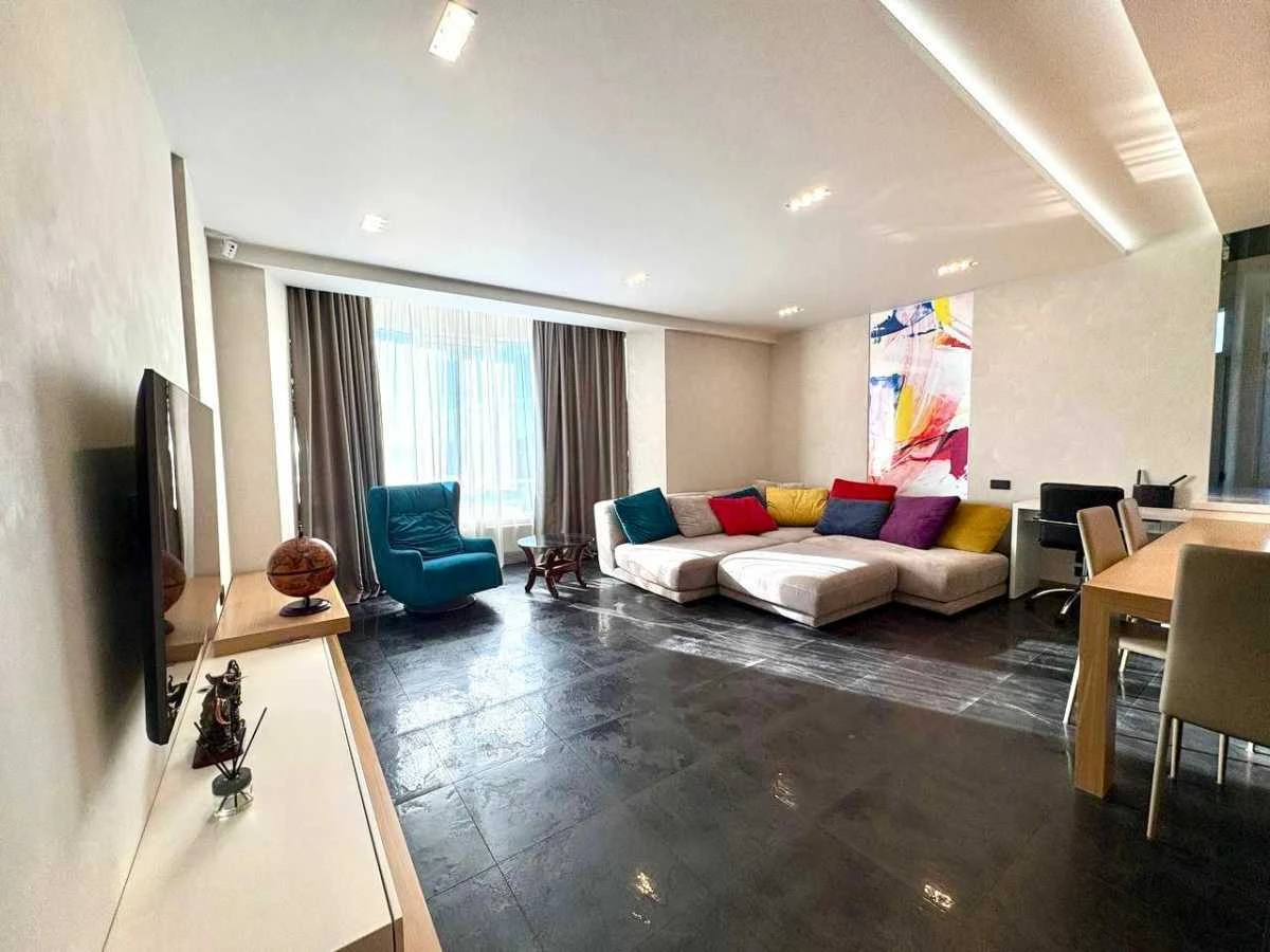 Аренда 3-комнатной квартиры 120 м², Василия Тютюнника ул., 3