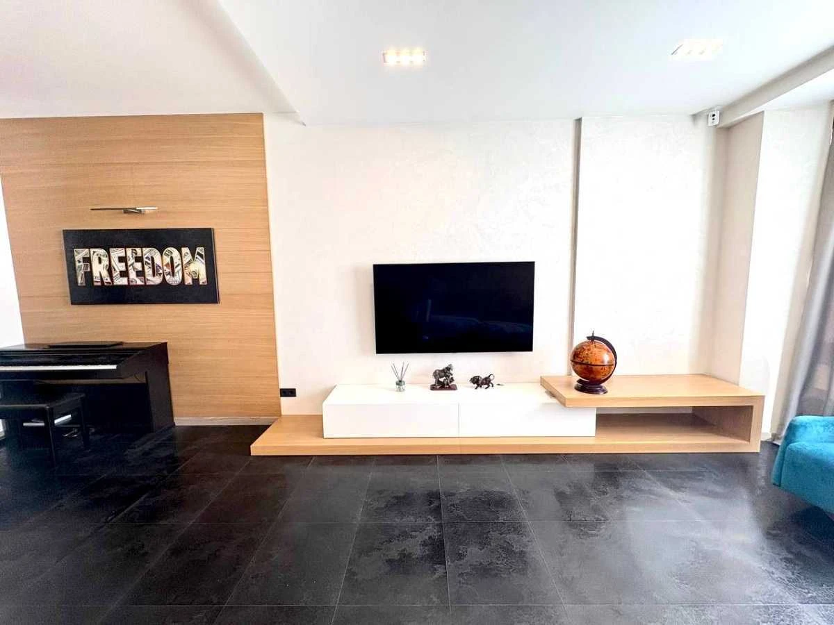 Аренда 3-комнатной квартиры 120 м², Василия Тютюнника ул., 3
