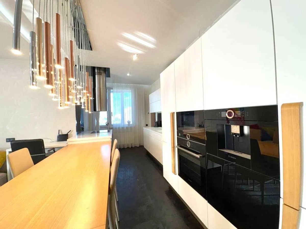 Аренда 3-комнатной квартиры 120 м², Василия Тютюнника ул., 3