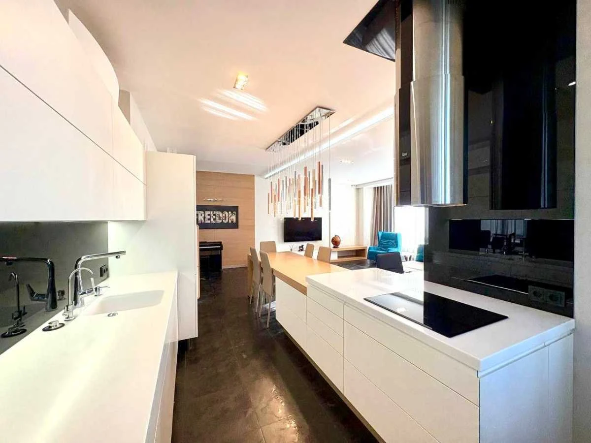Аренда 3-комнатной квартиры 120 м², Василия Тютюнника ул., 3