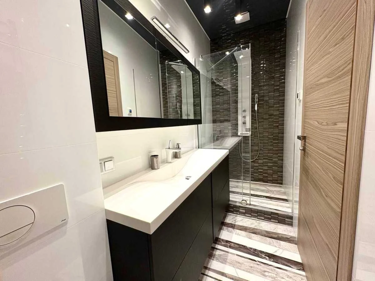 Аренда 3-комнатной квартиры 120 м², Василия Тютюнника ул., 3