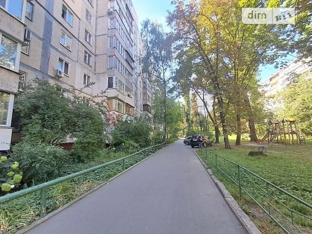 Продаж 2к квартири 52.5 кв. м на пров. Берестейський 25 • ID