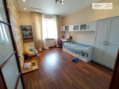 Продаж 3к квартири 137 кв. м на Героев Сталинграда просп./Во