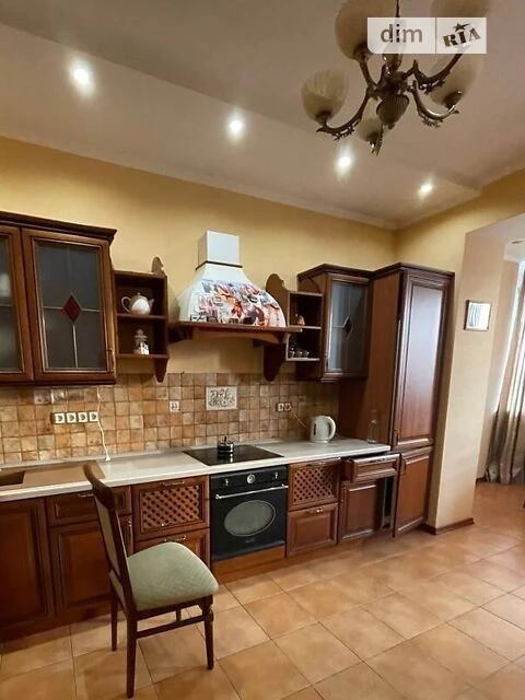 Продаж 3к квартири 137 кв. м на Героев Сталинграда просп./Во