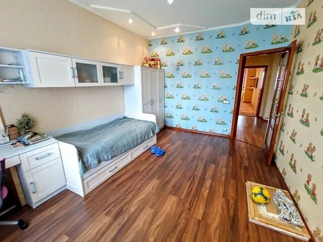 Продаж 3к квартири 137 кв. м на Героев Сталинграда просп./Во