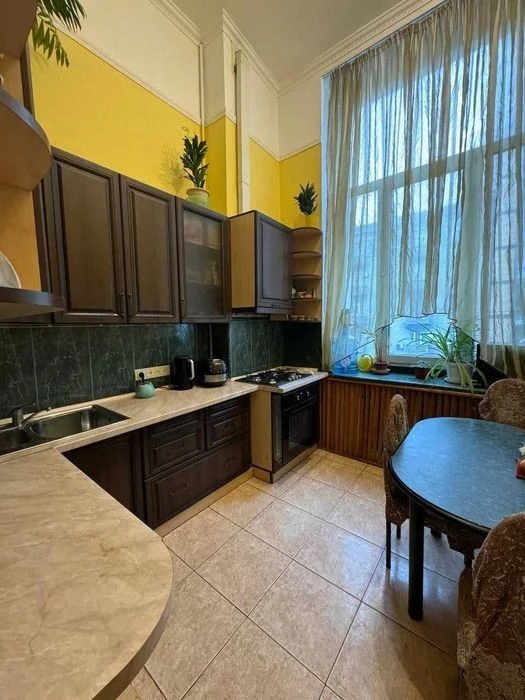 Центр, квартира 2х продается в царском доме, фасад, м. Униве