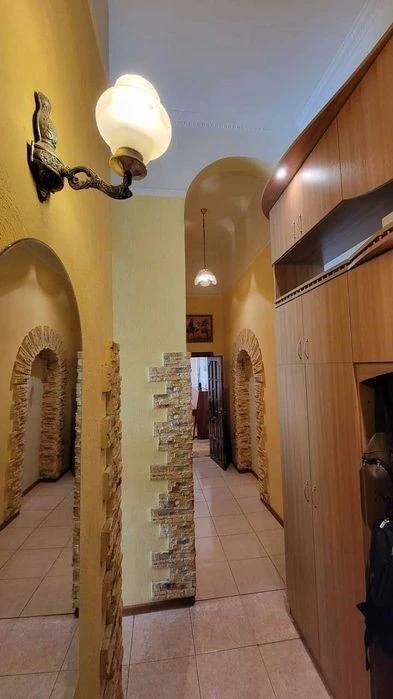 Центр, квартира 2х продается в царском доме, фасад, м. Униве