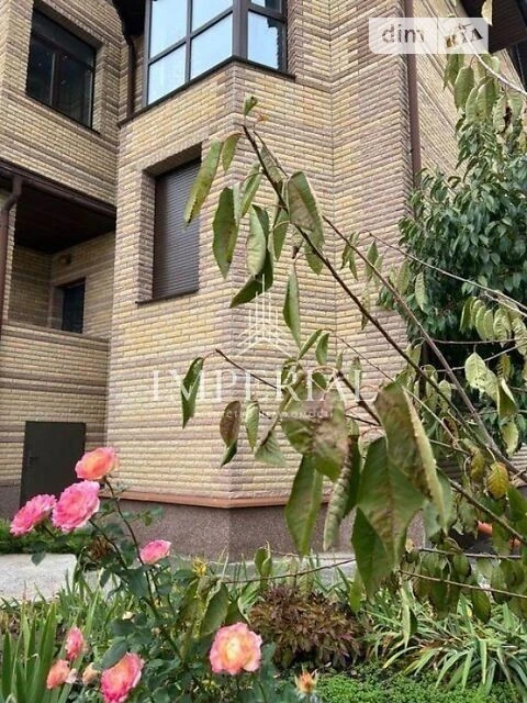 Продаж 3 поверхового будинку 497 кв. м, 7 кімнат, на вул. Бр