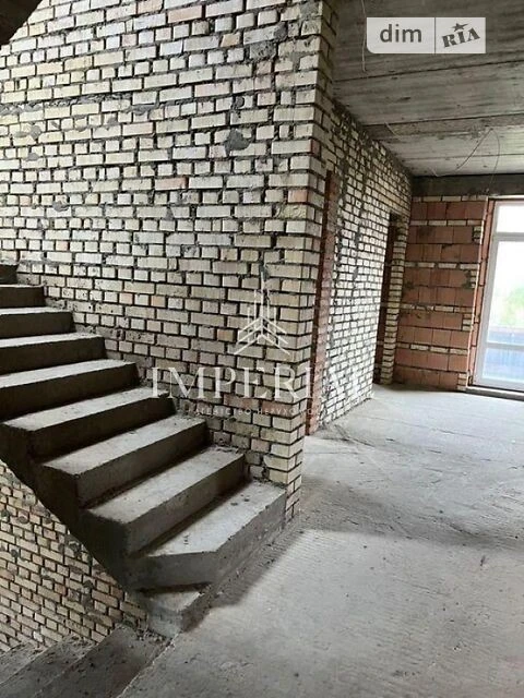 Продаж 3 поверхового будинку 497 кв. м, 7 кімнат, на вул. Бр