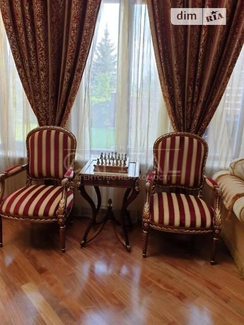 Продаж 4 поверхового будинку з верандою і ділянкою на 4 сотк