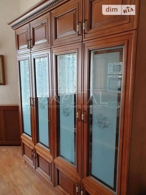 Продаж 4 поверхового будинку з верандою і ділянкою на 4 сотк