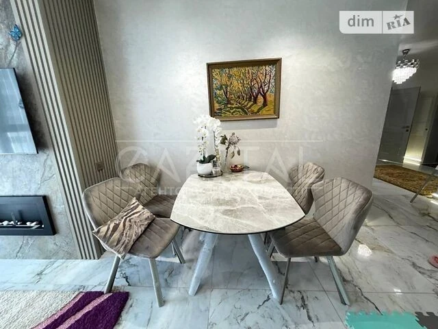 Продаж 2к квартири 80 кв. м на вул. Євгена Маланюка • ID 347
