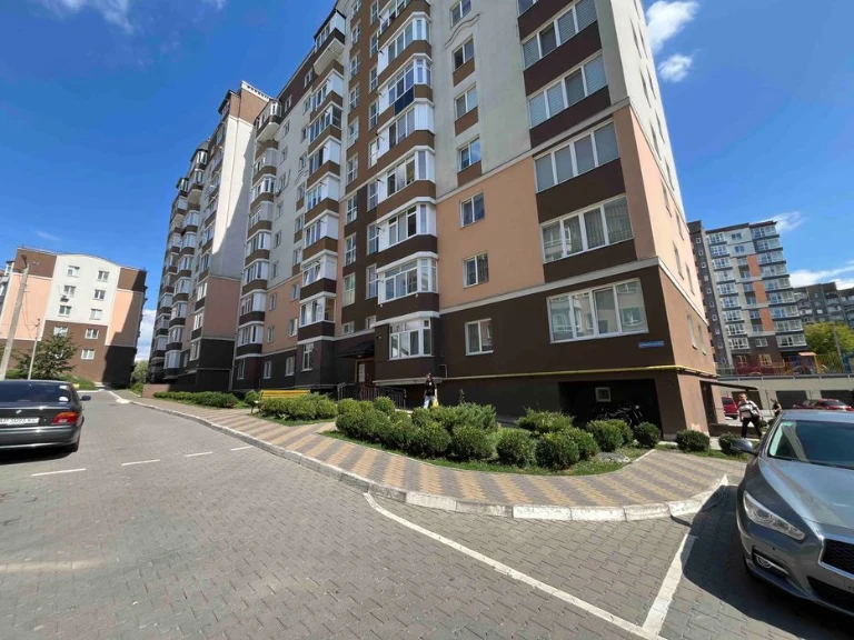 Продаж 1-кімнатна квартира в ЖК "Срібні Озера", Озерна