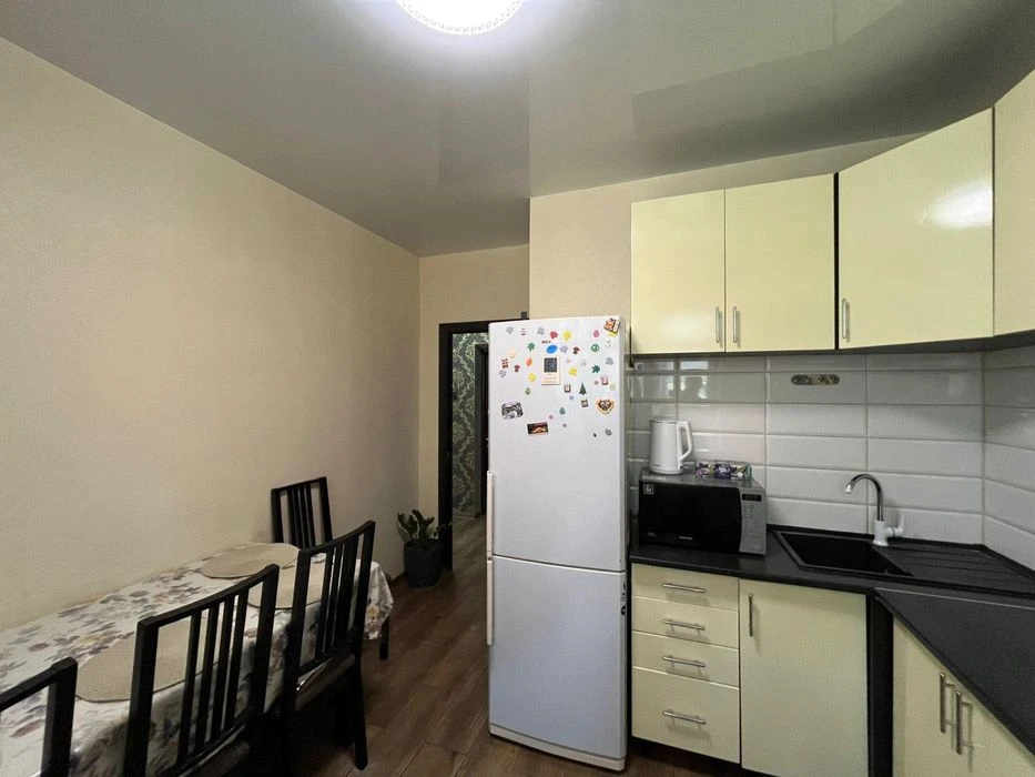 Продаж 1-кімнатна квартира в ЖК "Срібні Озера", Озерна
